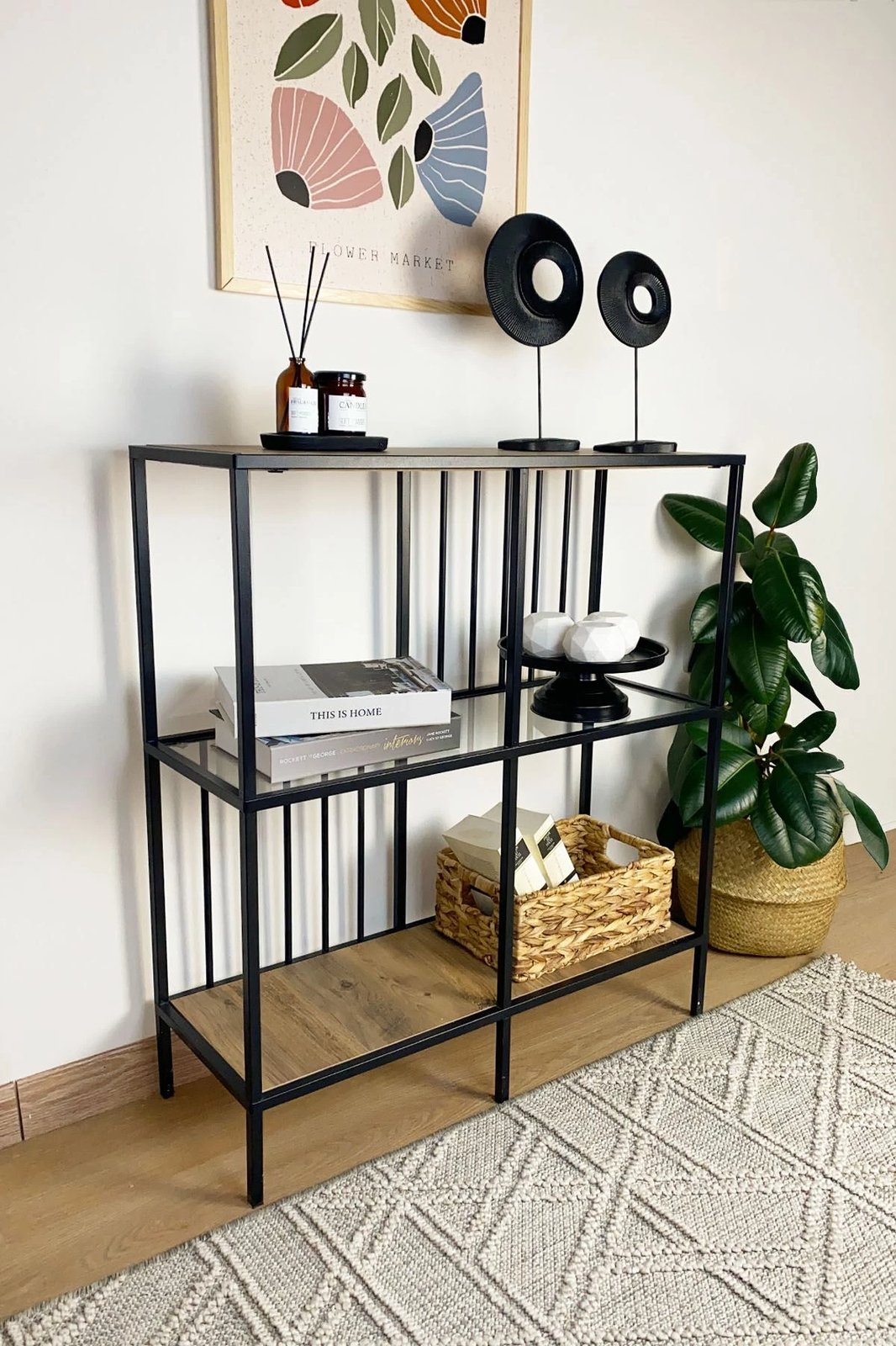 Komodë Hanah Home, ngjyrë lis Atlantik, xham transparent