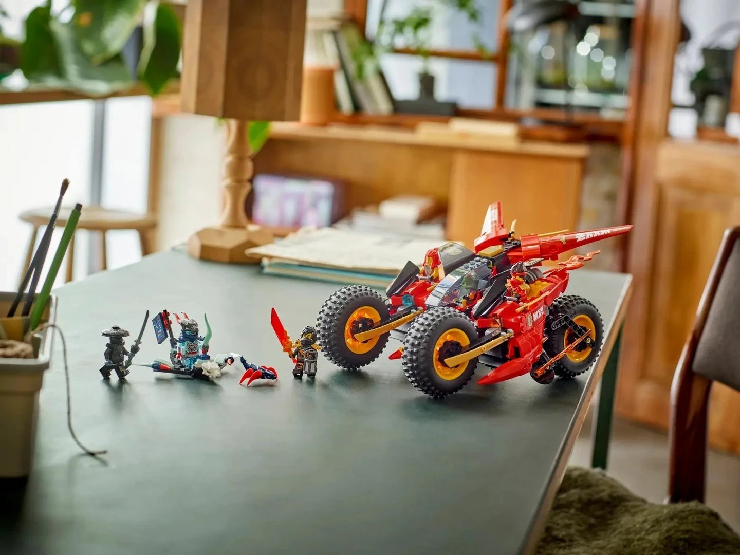 Set LEGO NINJAGO Ninja Combat Vehicle 71844 me 6 minifigura, 561 pjesë