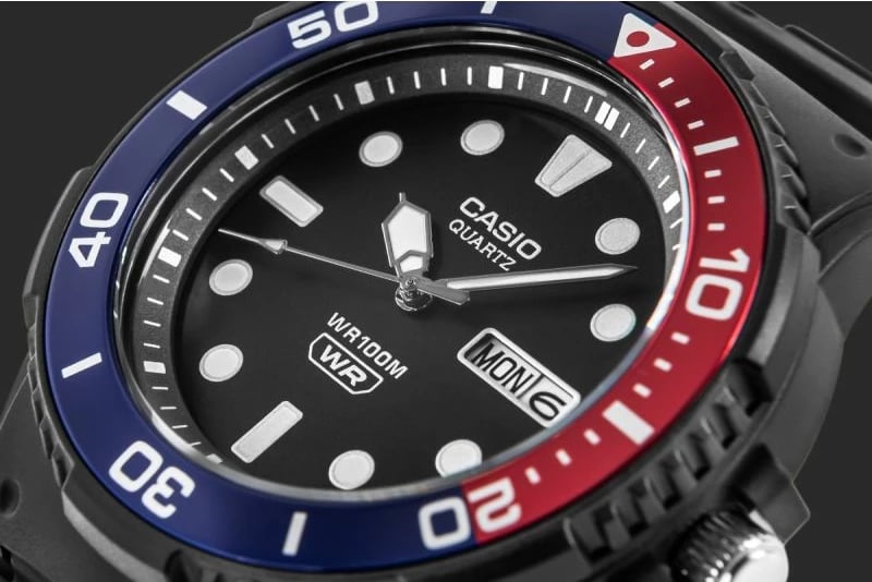 Orë dore për meshkuj CASIO, e zezë