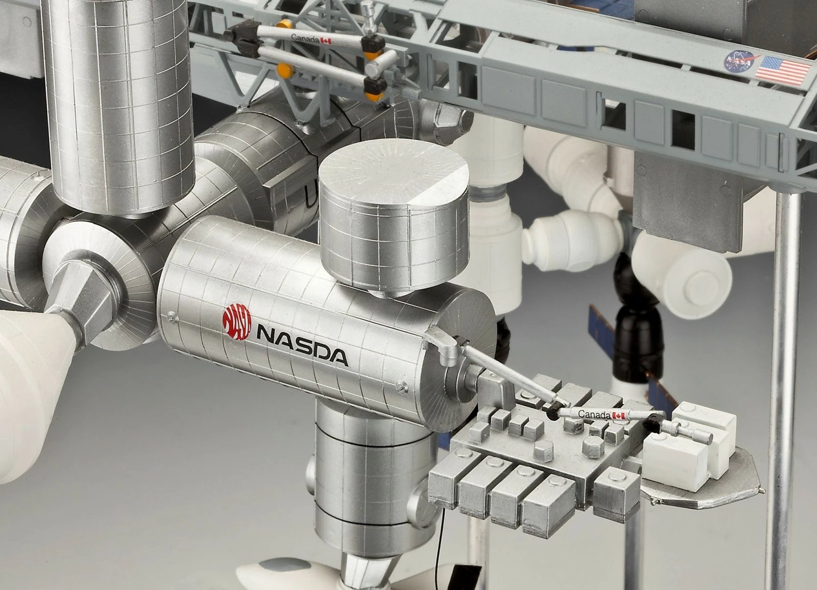 Set model plastik Revell 05651, International Space Station ISS, 1:144, 183 pjesë, Edicioni 25 vjetori Set model plastik Revell 05651, International Space Station ISS, 1:144, 183 pjesë, Edicioni 25 vjetori