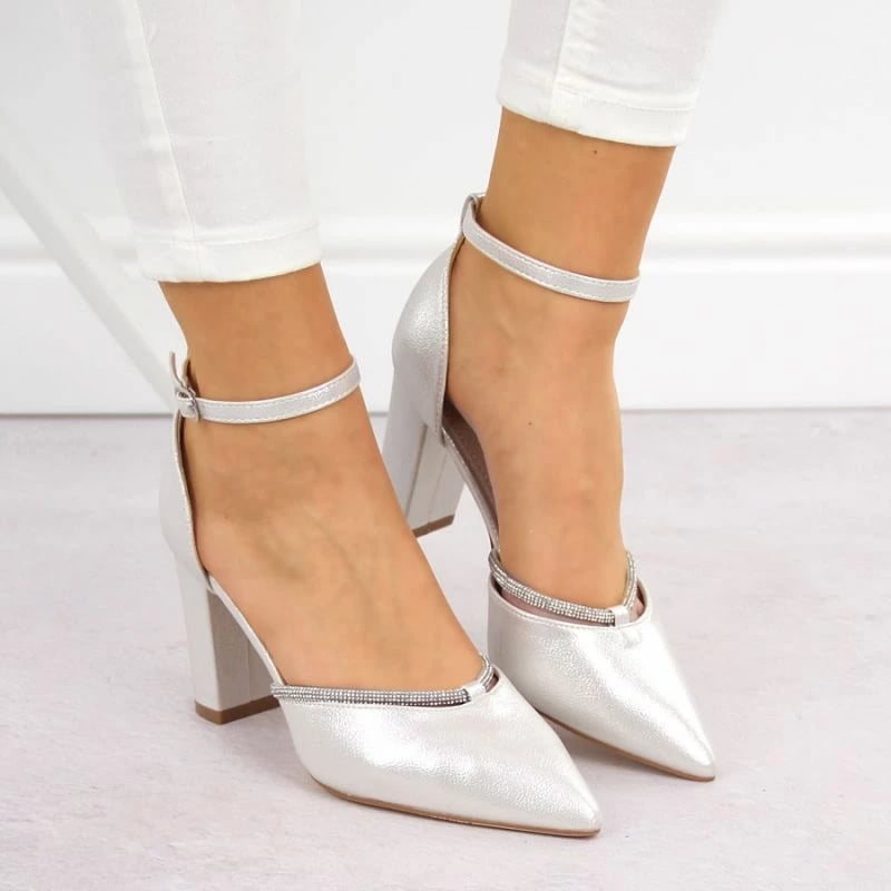 Sandale të mbyllura për femra Sabatina, bezhë