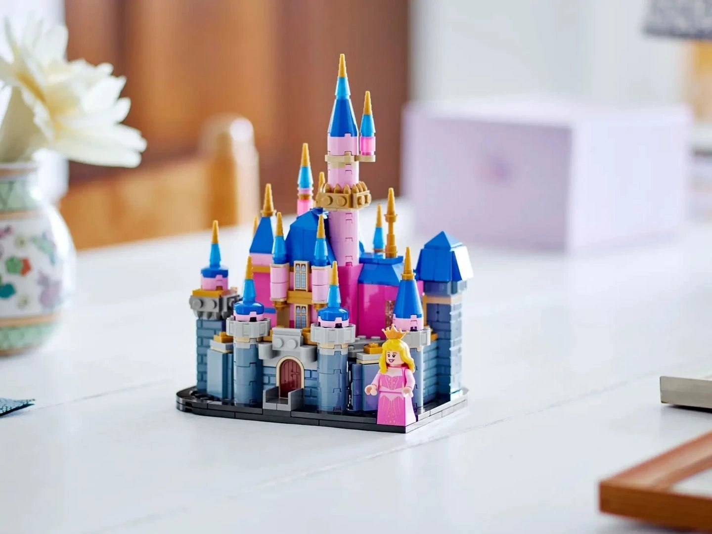 Set LEGO Disney Mini Sleeping Beauty Castle 40720, 528 pjesë, me minifigurë