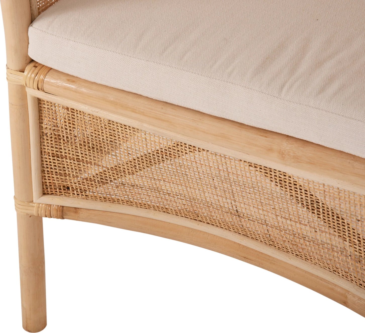 Karrige pa krahë APRON FH9818, ratan i shpuar, ngjyrë natyrale, jastëk i bardhë, 75x70x85H cm