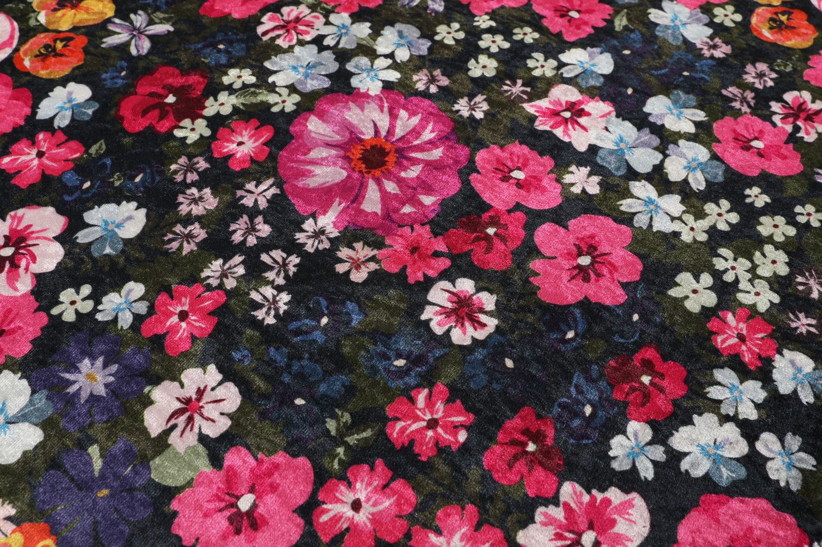 Tapet banje Mijölnir, Antoryum rrethor, Djt 100, shumëngjyrësh Tapet banje Mijölnir, Antoryum rrethor, Djt 100, shumëngjyrësh