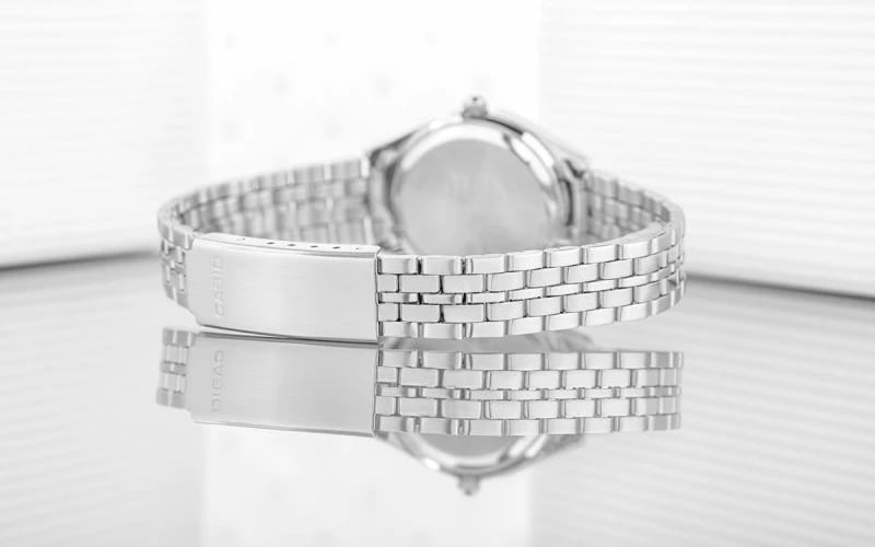 Orë dore për femra Casio, argjend