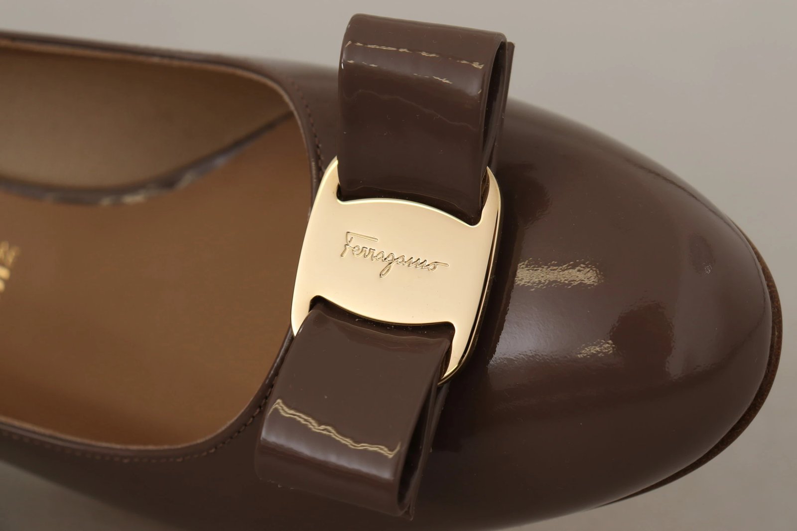 Këpucë me taka për femra Salvatore Ferragamo, të kafta