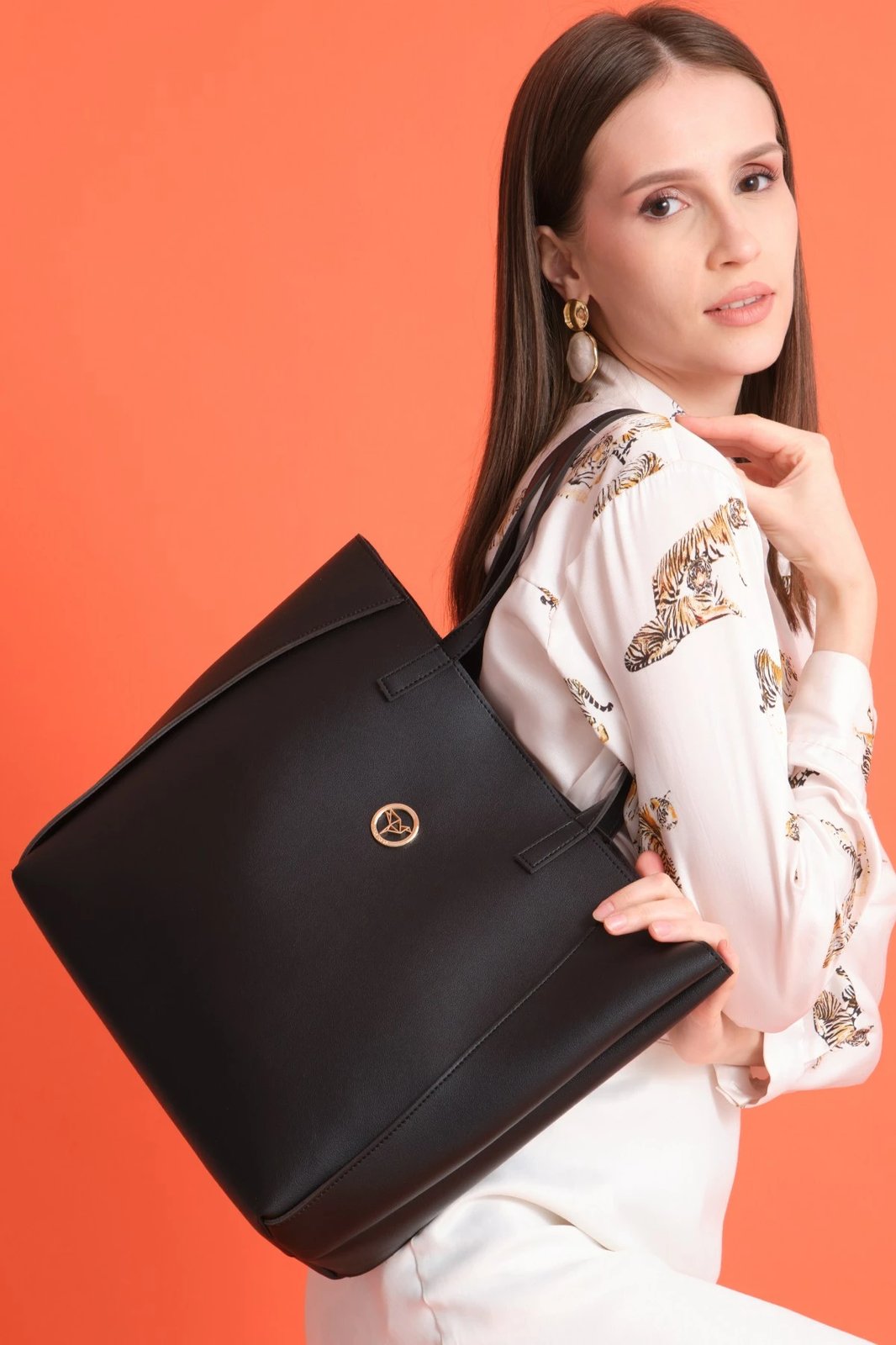 Çantë shpatulle e madhe, ngjyrë e zezë, Zoozie Bags Sofia