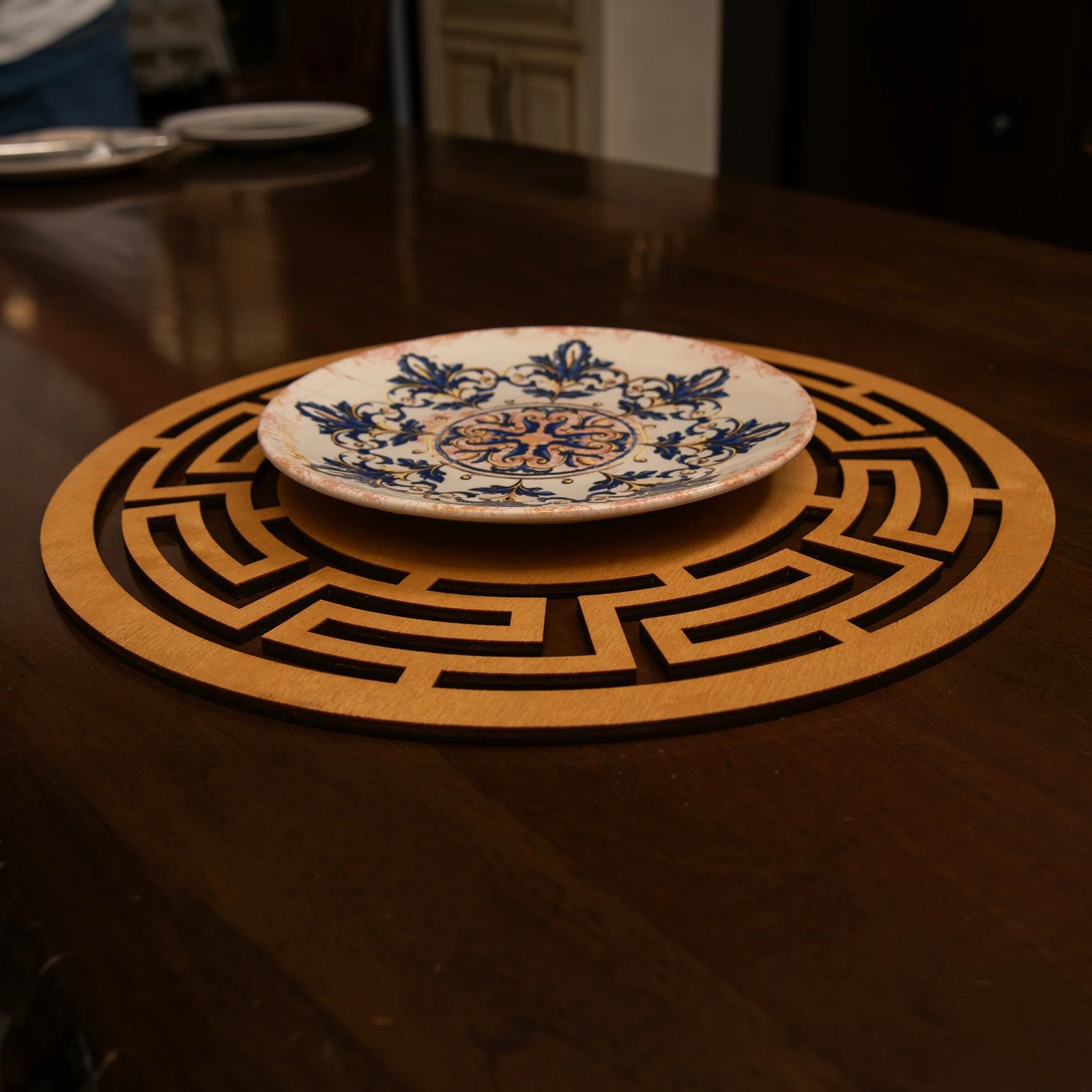 Set nënshimesh druri për tavolinë (4 copë), Hermia, Labirint, ngjyrë mjaltë