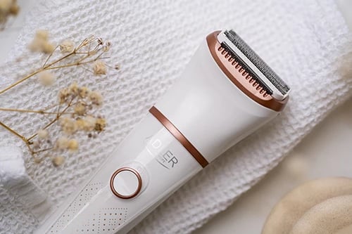 Makinë rroje për gra, Adler, AD 2941, dy koka, IPX7, pa kabëll, Wet & Dry, me bateri AAA, e bardhë rozë