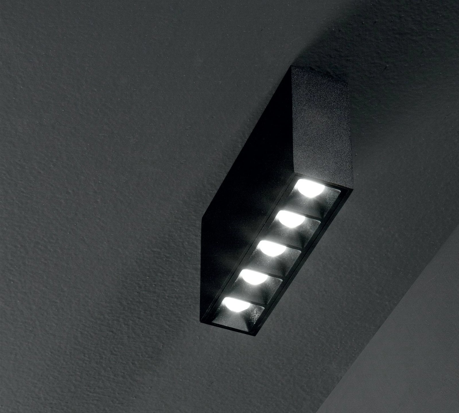 Llambat e tavanit Lika pl