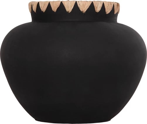 Vazo dekorative RENTON(M) FH4732 terrakota, ngjyrë e zezë, me thurje kashte në buzë, Φ28x23H cm Vazo dekorative RENTON(M) FH4732 terrakota, ngjyrë e zezë, me thurje kashte në buzë, Φ28x23H cm