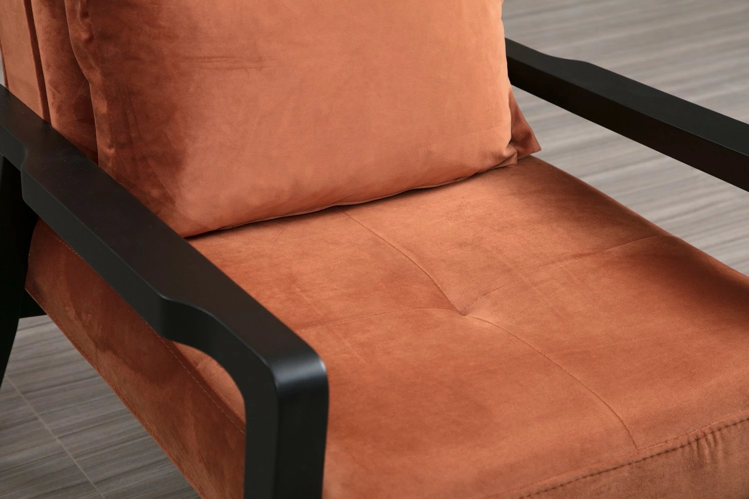 Karrige Wing Atelier del Sofa, Apollo, ngjyrë kanellë