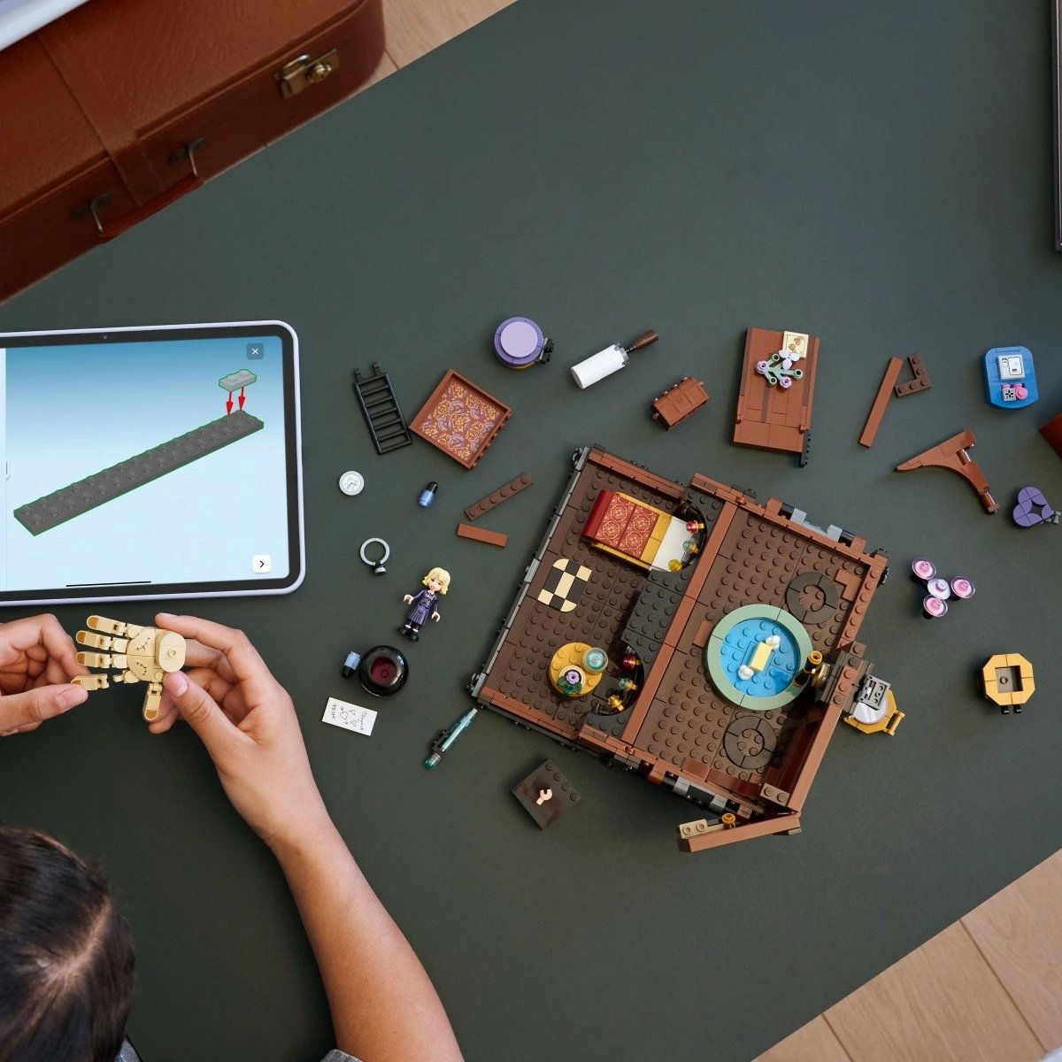 Set LEGO Wednesday Thing's Apartment 828 pjesë 76785 10+