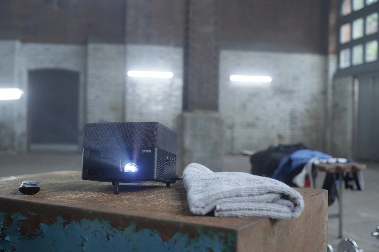 Projektor Epson EF-12 Full HD, 1000 lumen, Android TV, i zi
