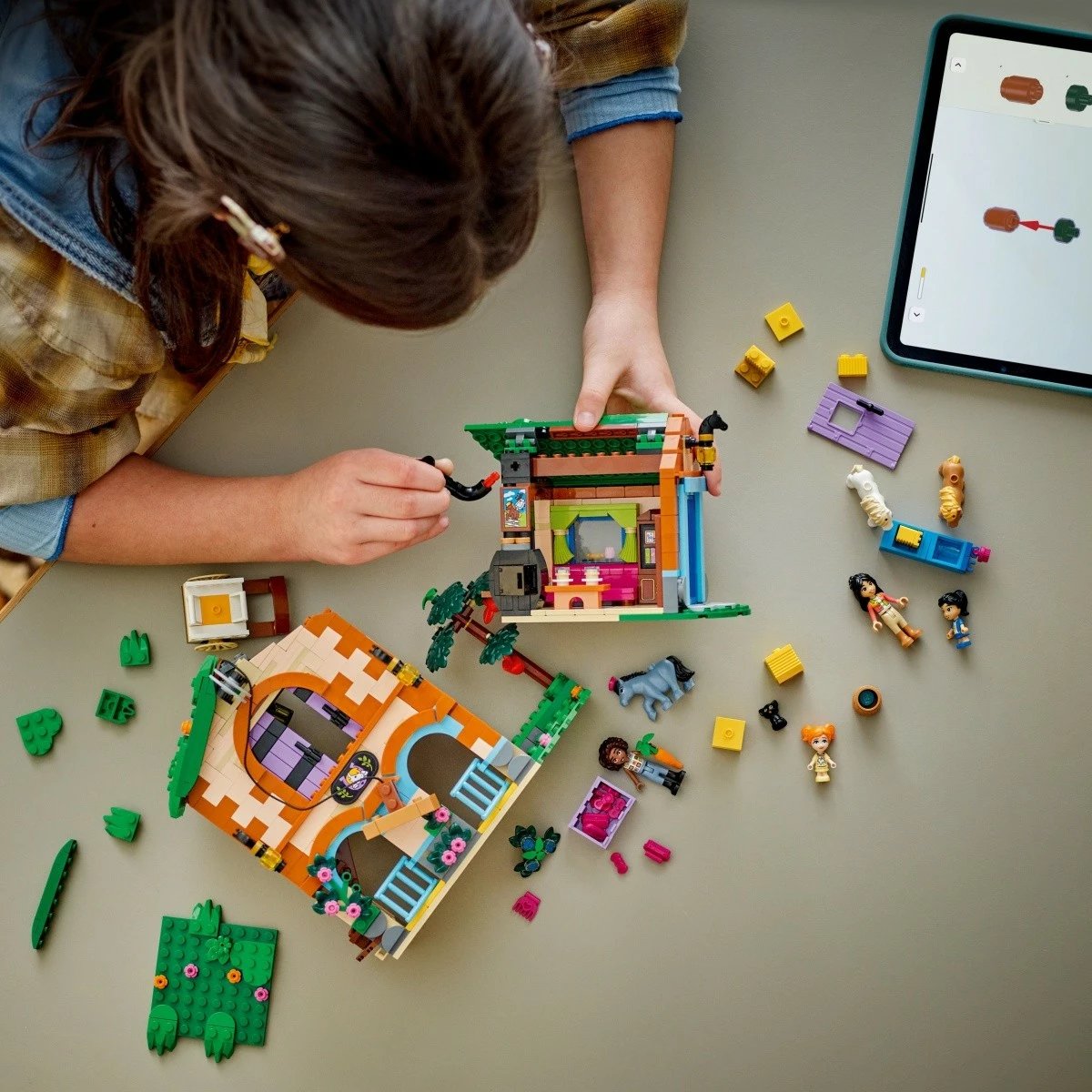 Set ndërtimi LEGO Friends 42654 Pony Ranch and Stable, 727 pjesë, për vajza, shumëngjyrësh