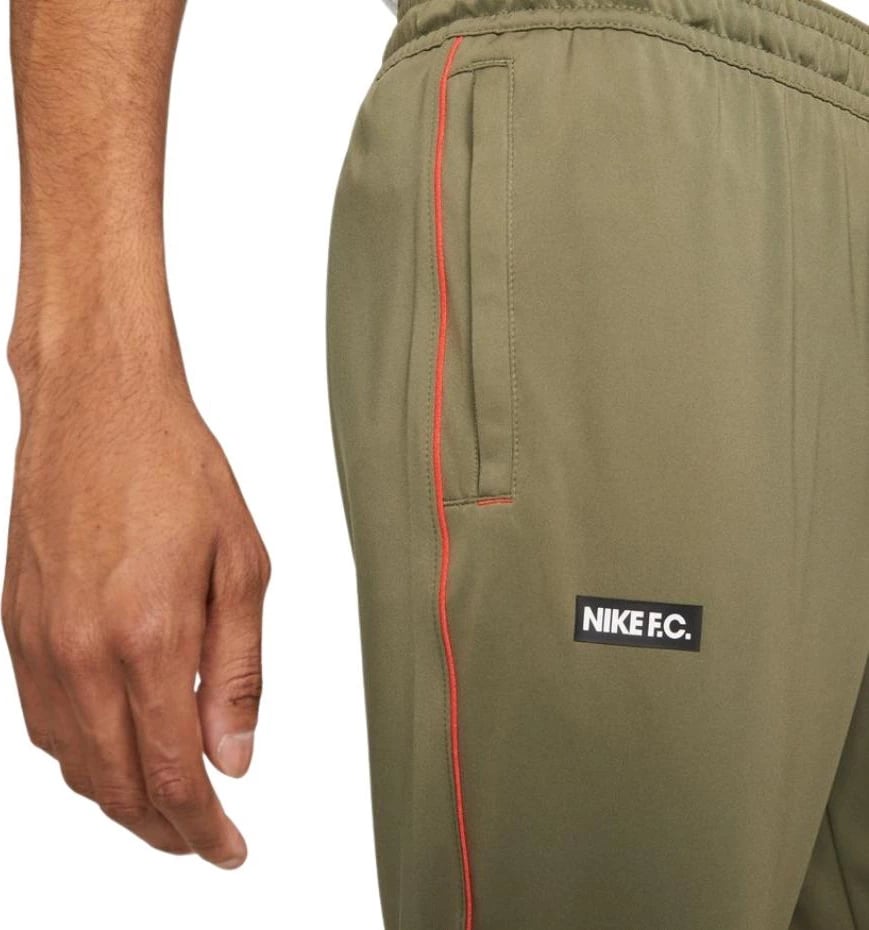Pantallona sportive për meshkuj Nike, të gjelbra