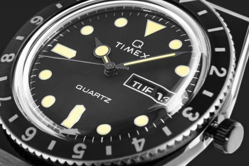 Orë dore për meshkuj Timex, e zezë