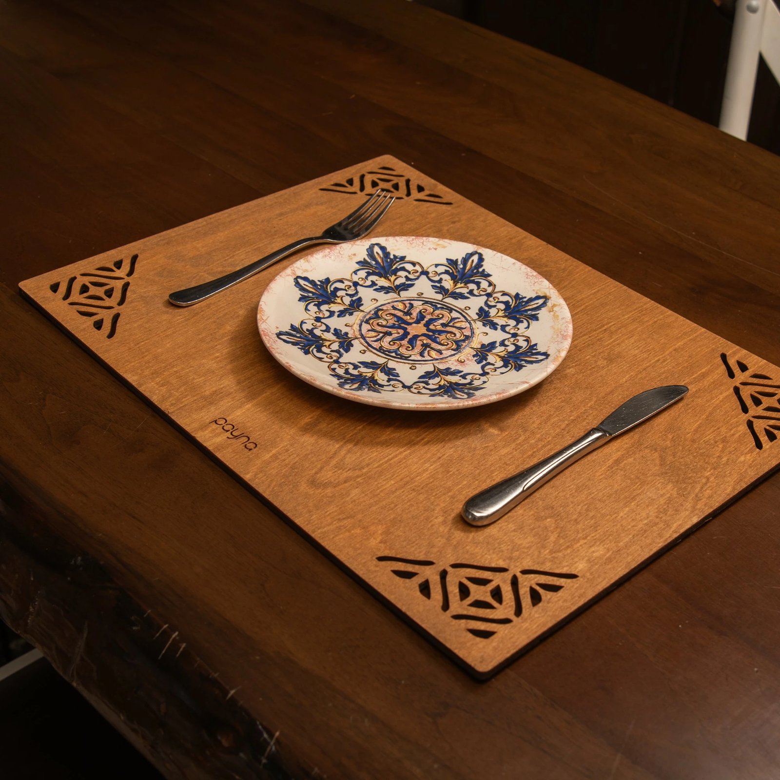 Set nënshtrues tavoline prej druri, 4 copë, Hermia Corpat, ngjyrë arre