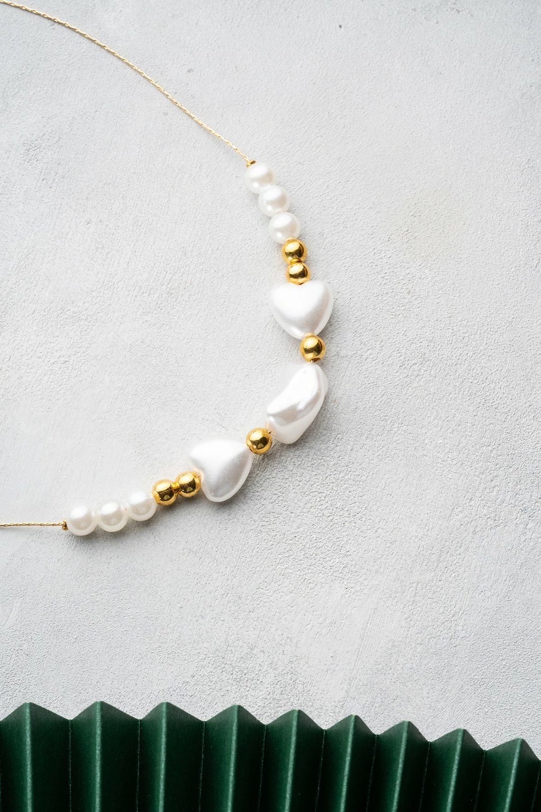 Varëse qafe Jumeon, B237701, ngjyrë ari dhe e bardhë