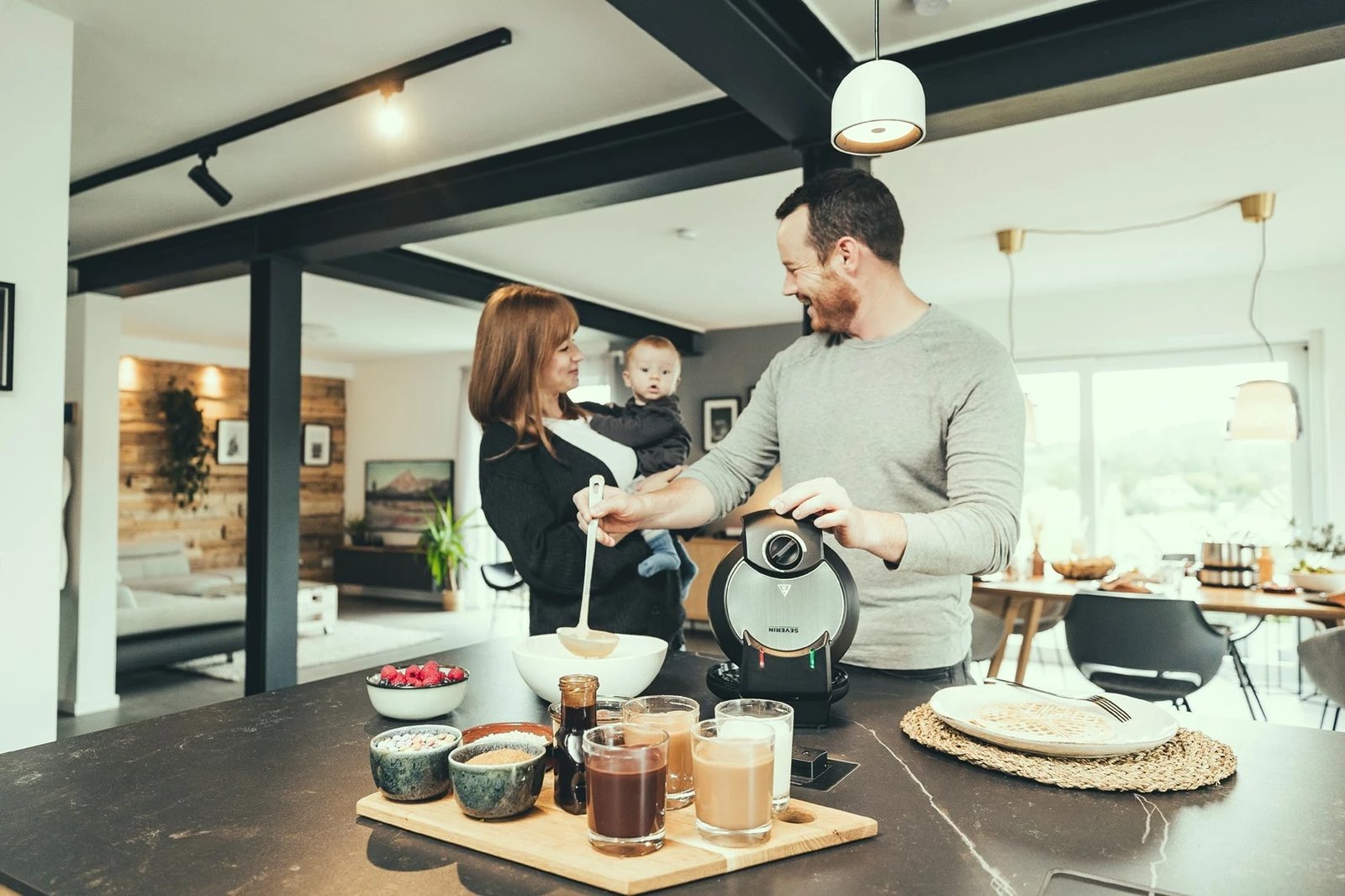 Aparat për vafla Severin WA 2103, 4 vafla, 1200 W, Inoks, Zi/Argjendtë