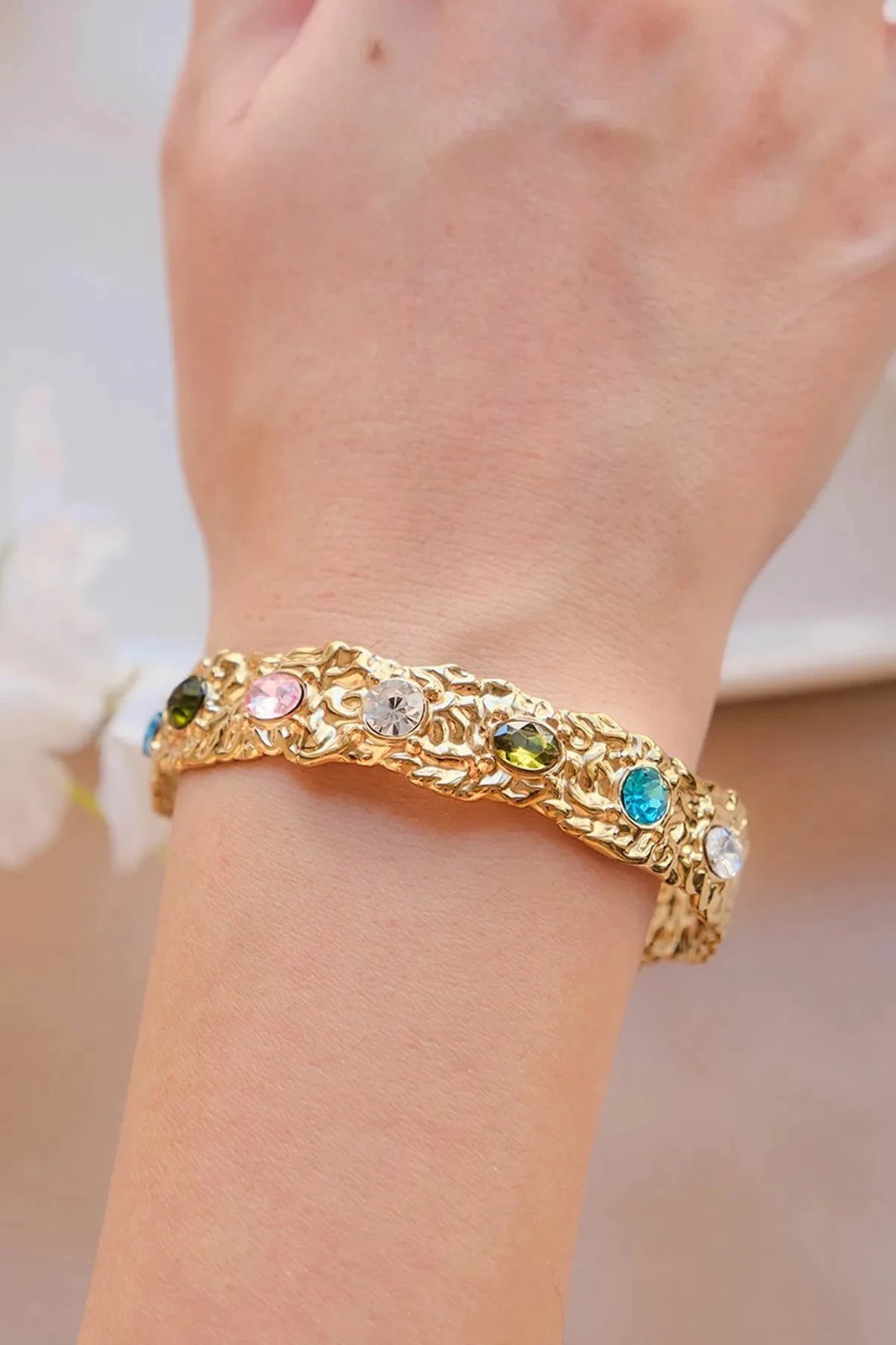 Byzylyk Jumeon, ngjyrë ari, gurë zirkon