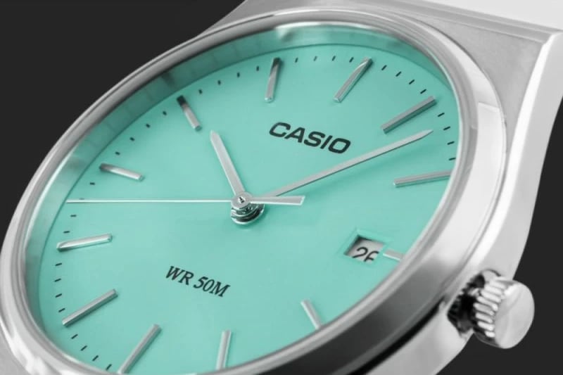 Orë dore për meshkuj CASIO, e argjendtë me fushë të gjelbër