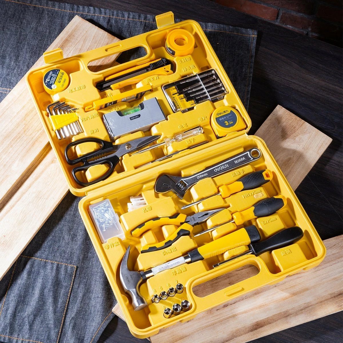 Set veglash Deli Tools EDL1038J, 38 copë, me kasë, e verdhë