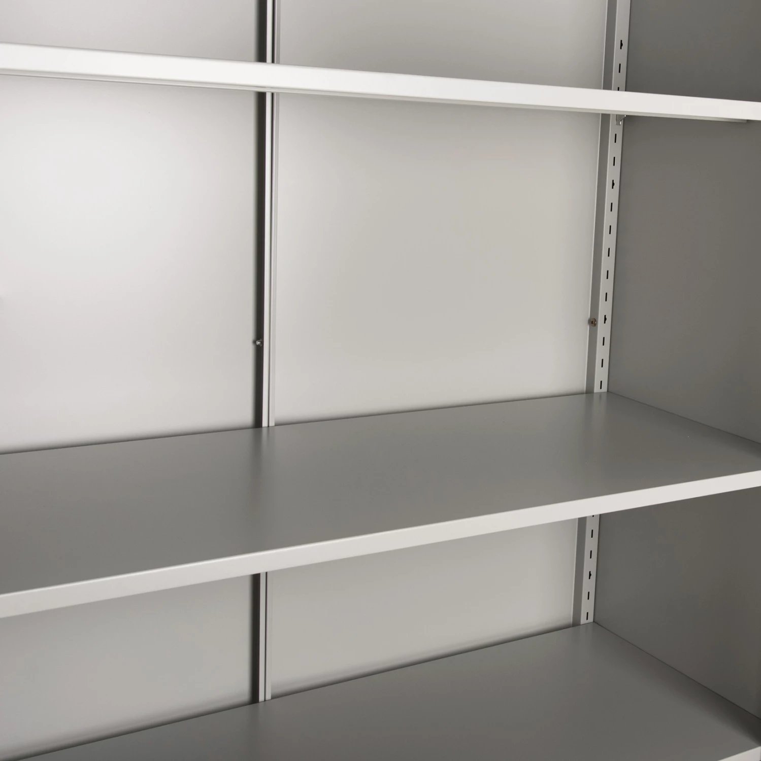 Dollap metalik me këmbë CLOD FH11981 2-dyer me ndarje, ngjyrë gri e lehtë, 90x40x190H cm