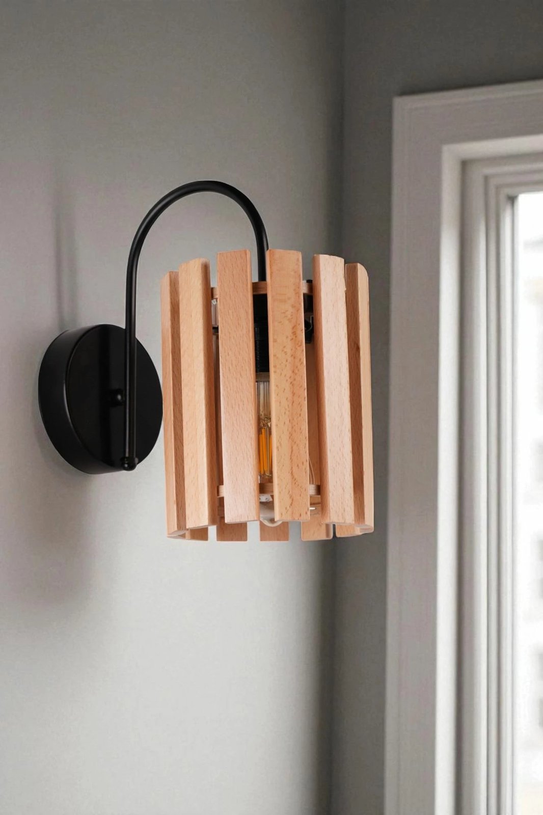 Llambë muri Opviq, ngjyrë lisi dhe e zezë, 9075-1A Llambë muri Opviq, ngjyrë lisi dhe e zezë, 9075-1A