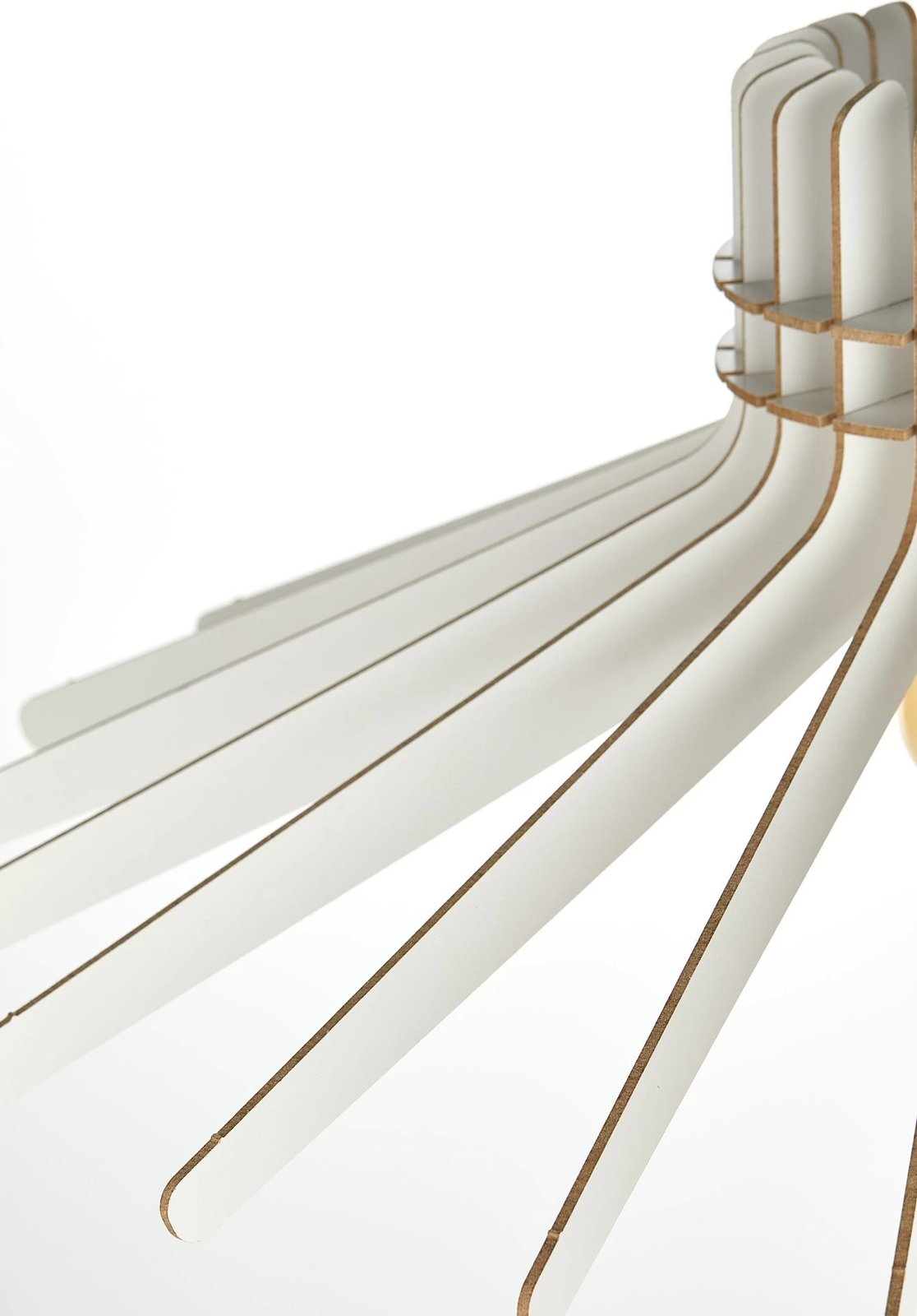 Llambë tavani Boomerang, trup MDF, ngjyrë e bardhë, kabllo e rregullueshme, 59x20x65cm