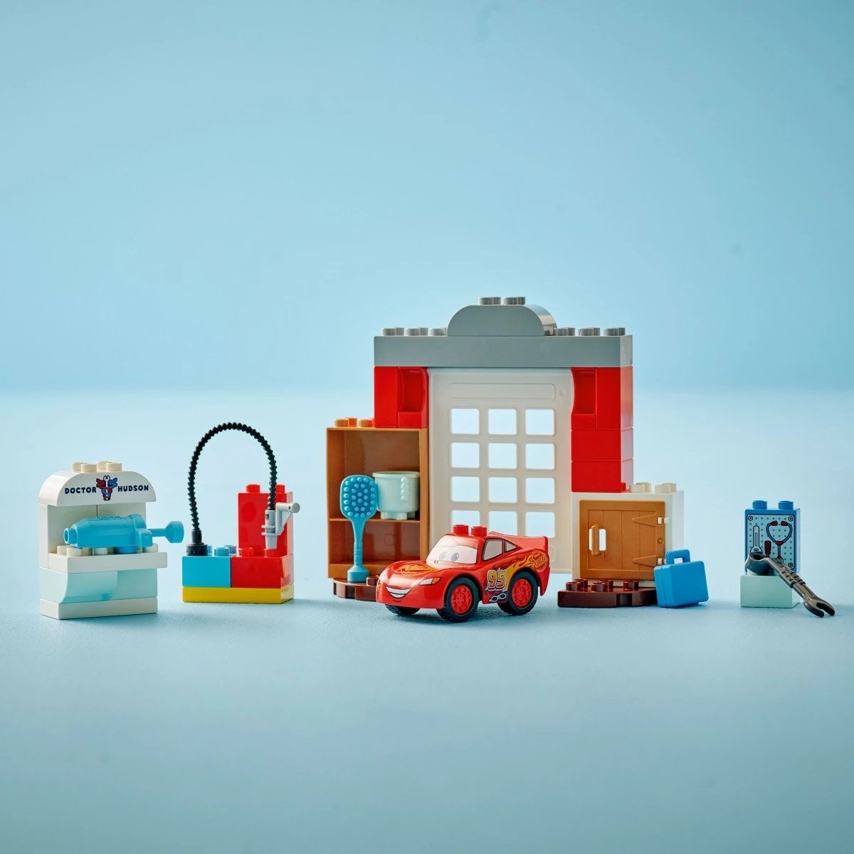Set ndërtimi LEGO DUPLO Cars 10456, McQueen's Visit to the Mayor's Workshop, 35 pjesë