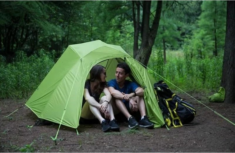 Tendë për kamping Yakimasport, e kuqe dhe e bardhë