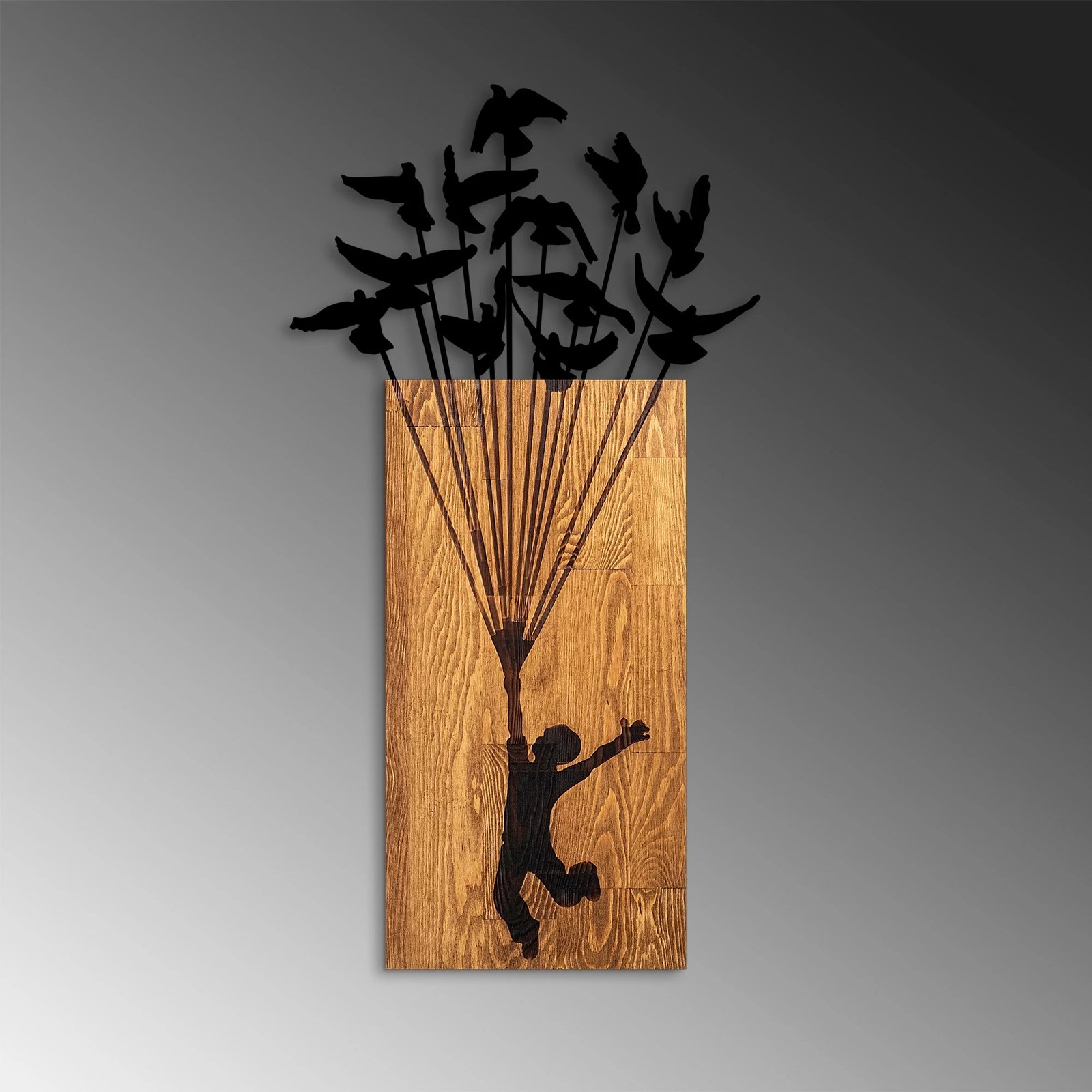 Aksesor dekorativ muri prej druri Wallity, Djaloshi fluturues 1, ngjyrë arre dhe e zezë, 45x86cm