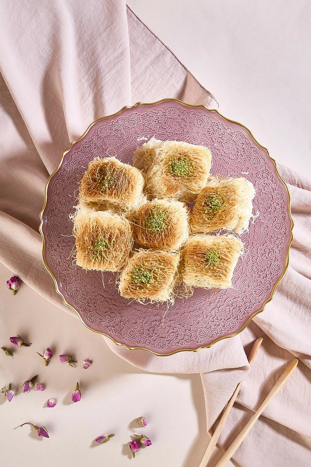 Pjatë servirëse për ëmbëlsira Hermia, e vjollcë