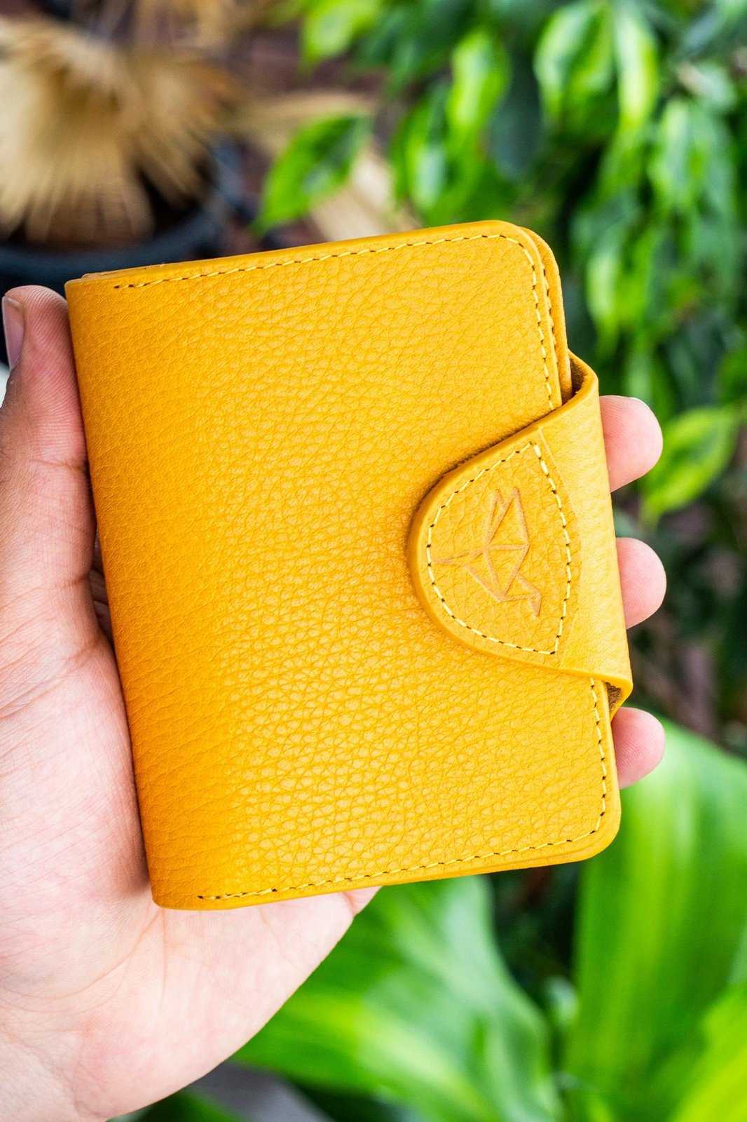 Mbajtëse kartelash prej lëkure, ngjyrë mustard, Zoozie Bags, Luzern