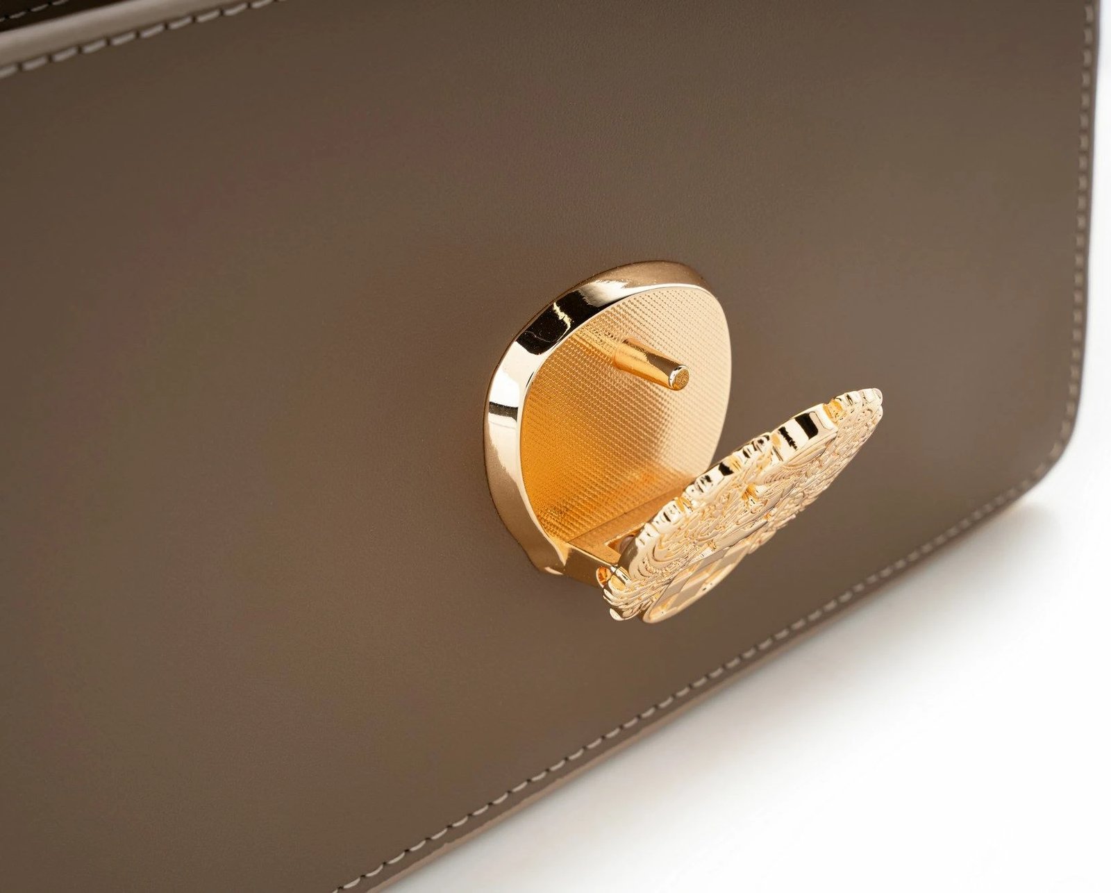 Çantë shpatulle, ngjyrë Dark Mink, Vince Camuto, Amore