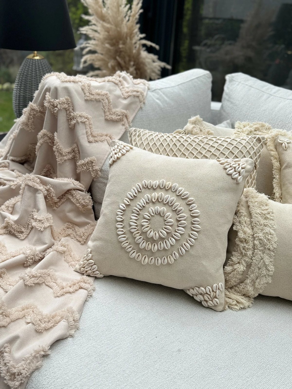 Jastëk dekorativ me mbulesë, ngjyrë bezhë, detaje guackash, Evila Originals, Den004, 43x43cm