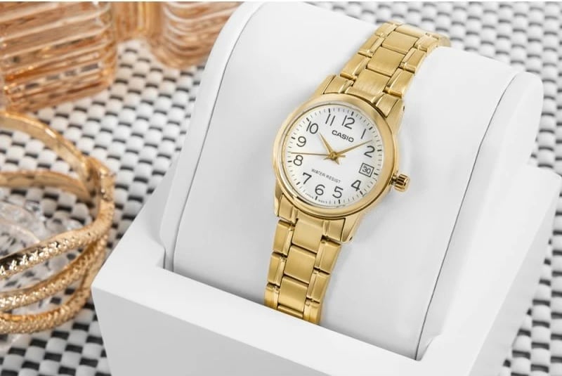 Orë dore për femra CASIO, ari