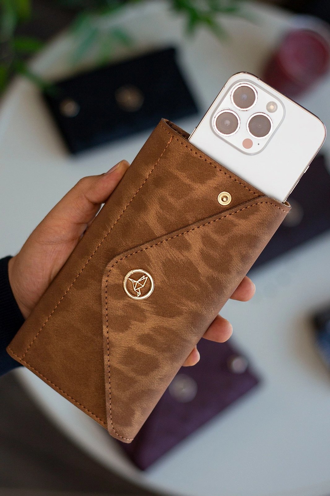 Portofol për gra, stil zarf, ngjyrë ari dhe leopard, Zoozie Bags