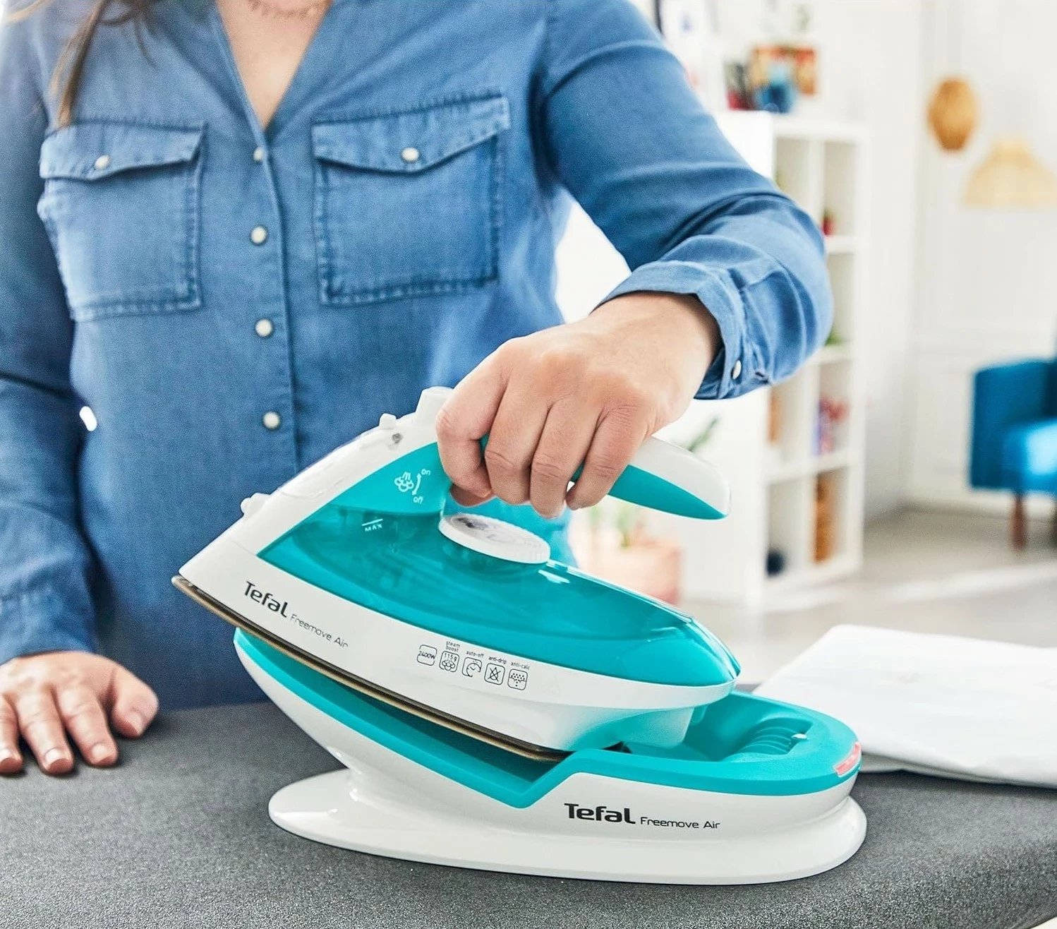 Hekur Tefal Freemove Air FV6520, pa kabllo, bardhë dhe turkuaz