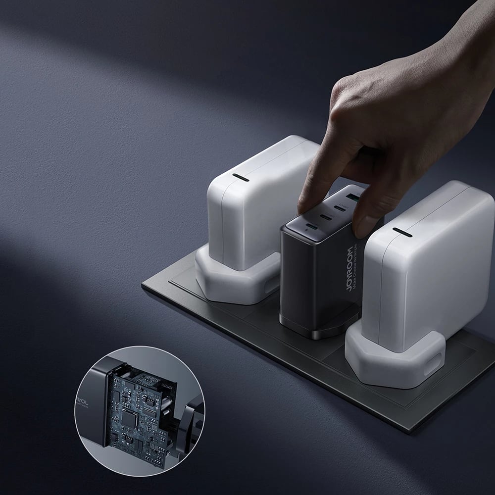 Karikues mur Joyroom JR-TCG05UK GaN, 140W, 3x USB-C, 1x USB-A, me kabllo USB-C/USB-C 240W 1.2m, i zi