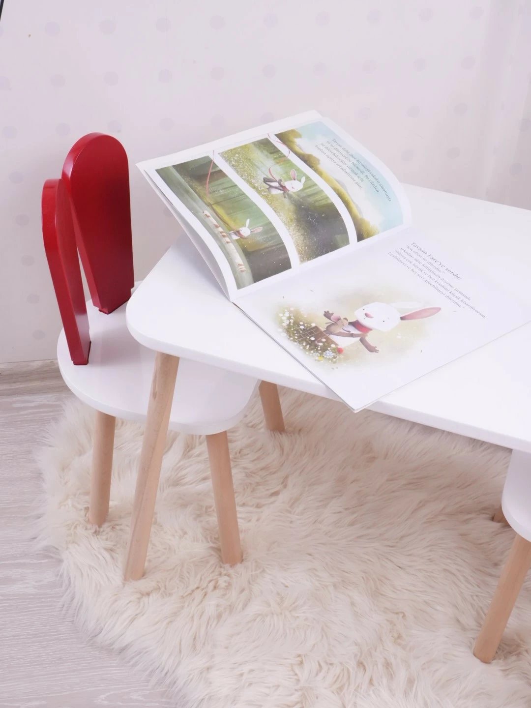 Set tavoline për fëmijë Hanah Home, një karrige Bunny, e kuqe, e bardhë