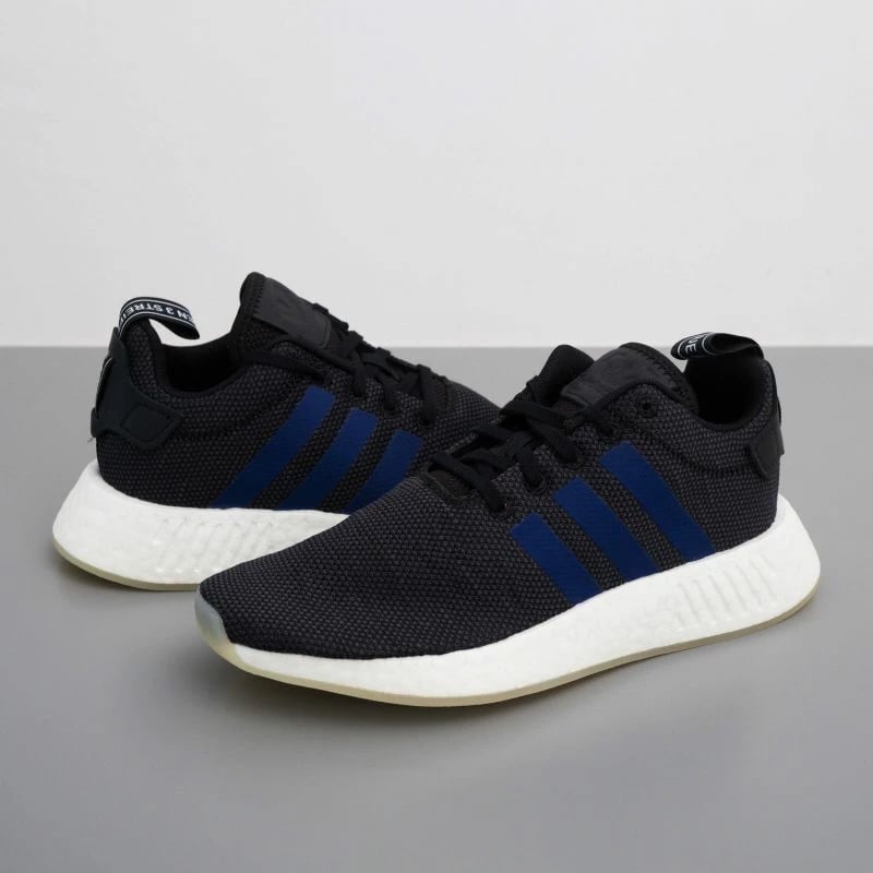 Atlete adidas për meshkuj dhe femra, të zeza