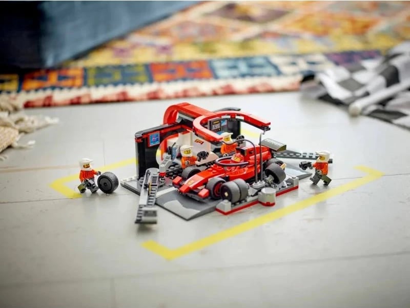 Set LEGO City me Ferrari për fëmijë