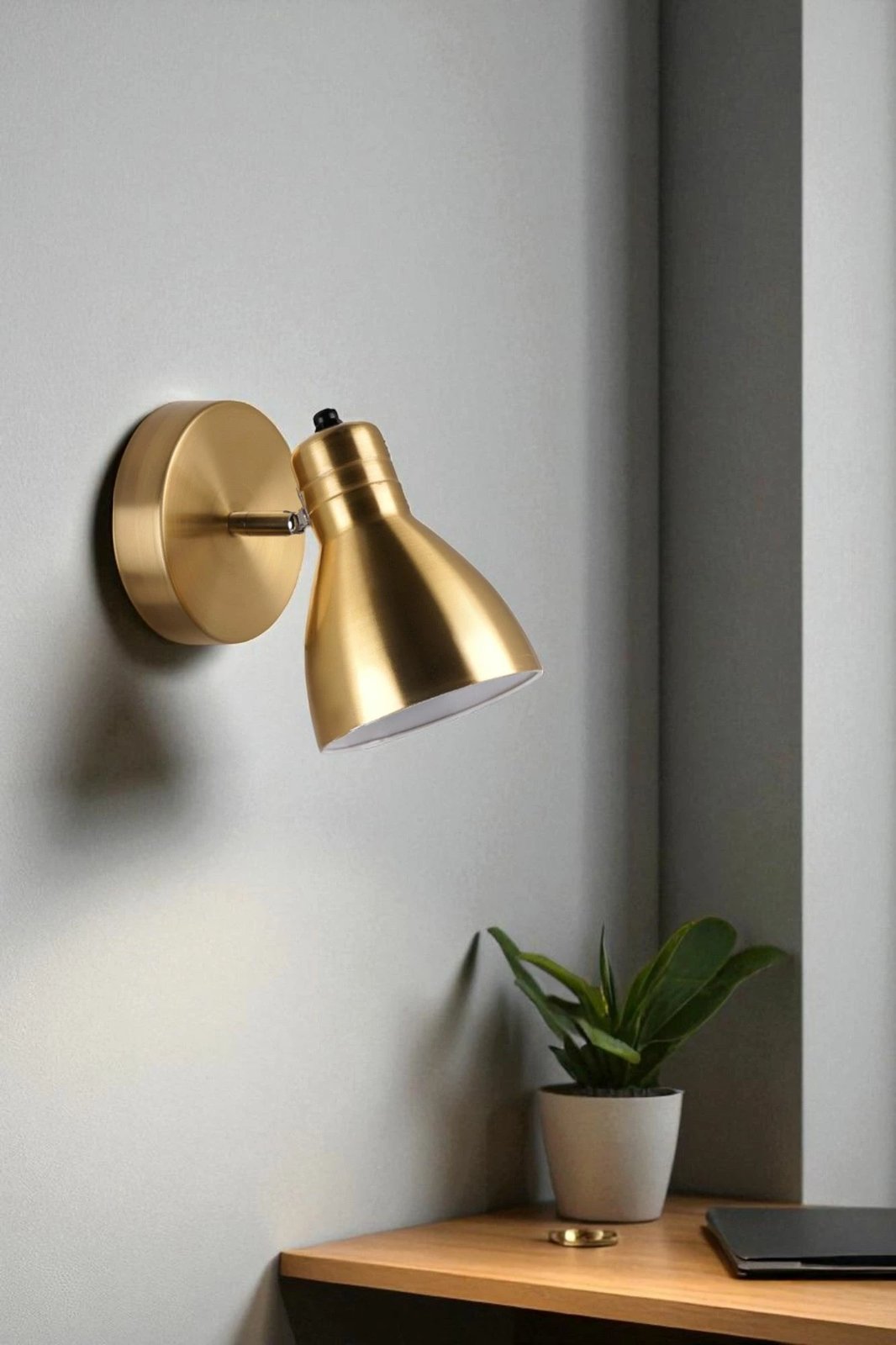 Llambë muri Opviq, ngjyrë ari, 8996-1A