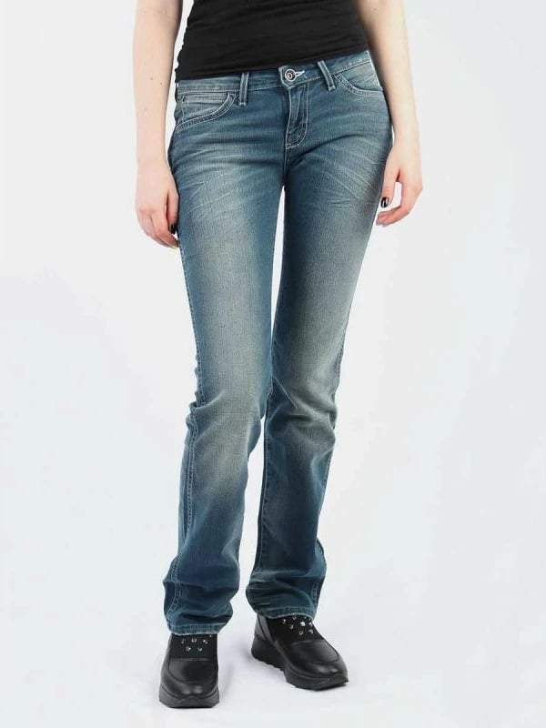 Pantallona xhinsi Wrangler femra