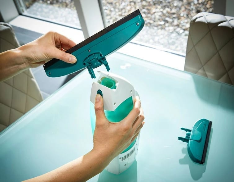 Pastrues elektrik për dritare Leifheit 51016, kaltër/bardhë Pastrues elektrik për dritare Leifheit 51016, kaltër/bardhë