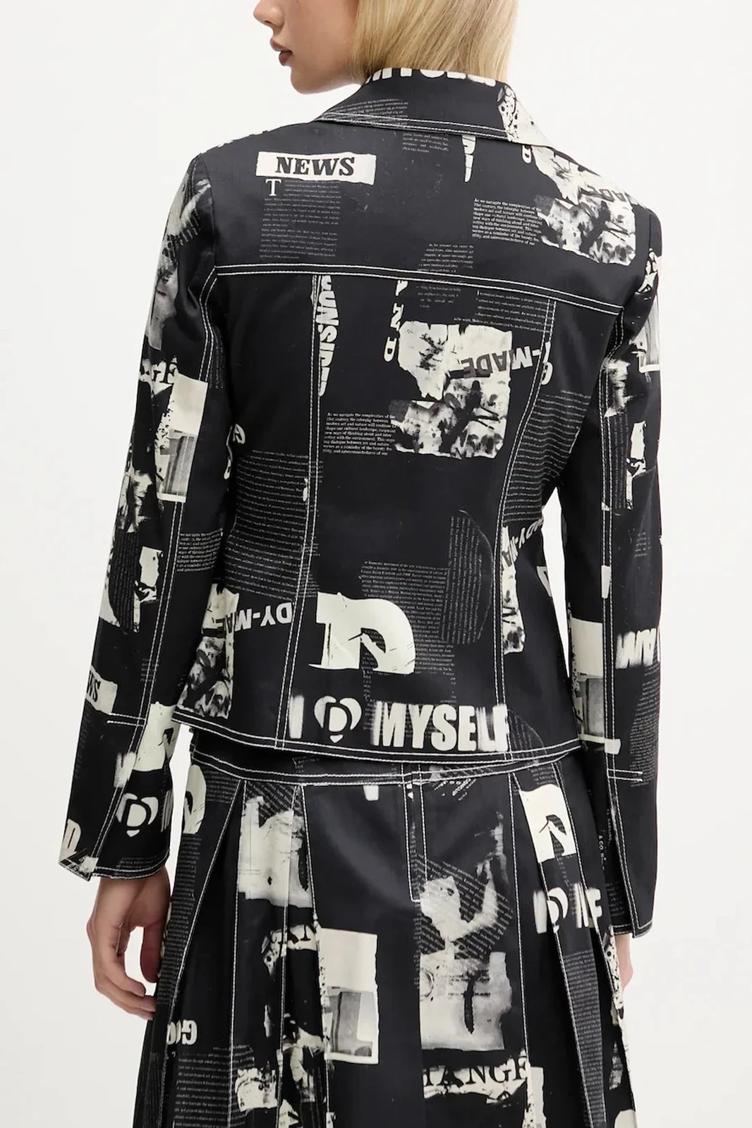 Jakne sportive DESIGUAL femra, e zezë