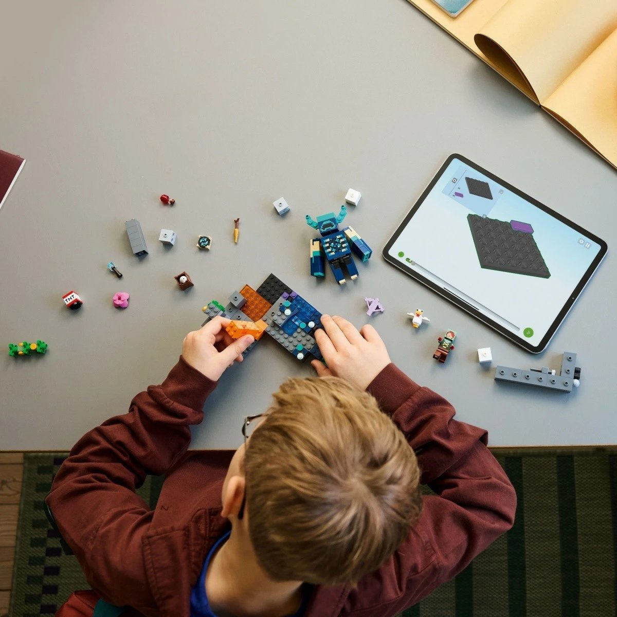 Set LEGO Minecraft 21274 Encounter with the Guard, 238 pjesë