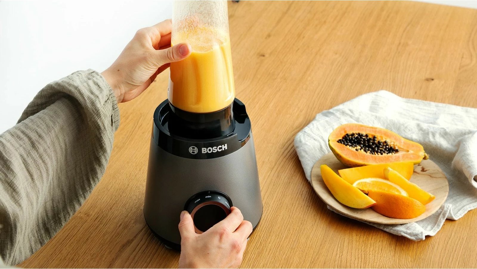 Blender tavoline Bosch Serie 4 MMB6177S, 1.5L, 1200W, i zi/argjendtë